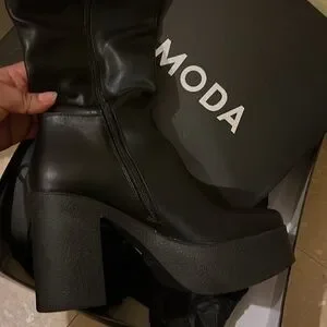 LaModa Knee High Boots